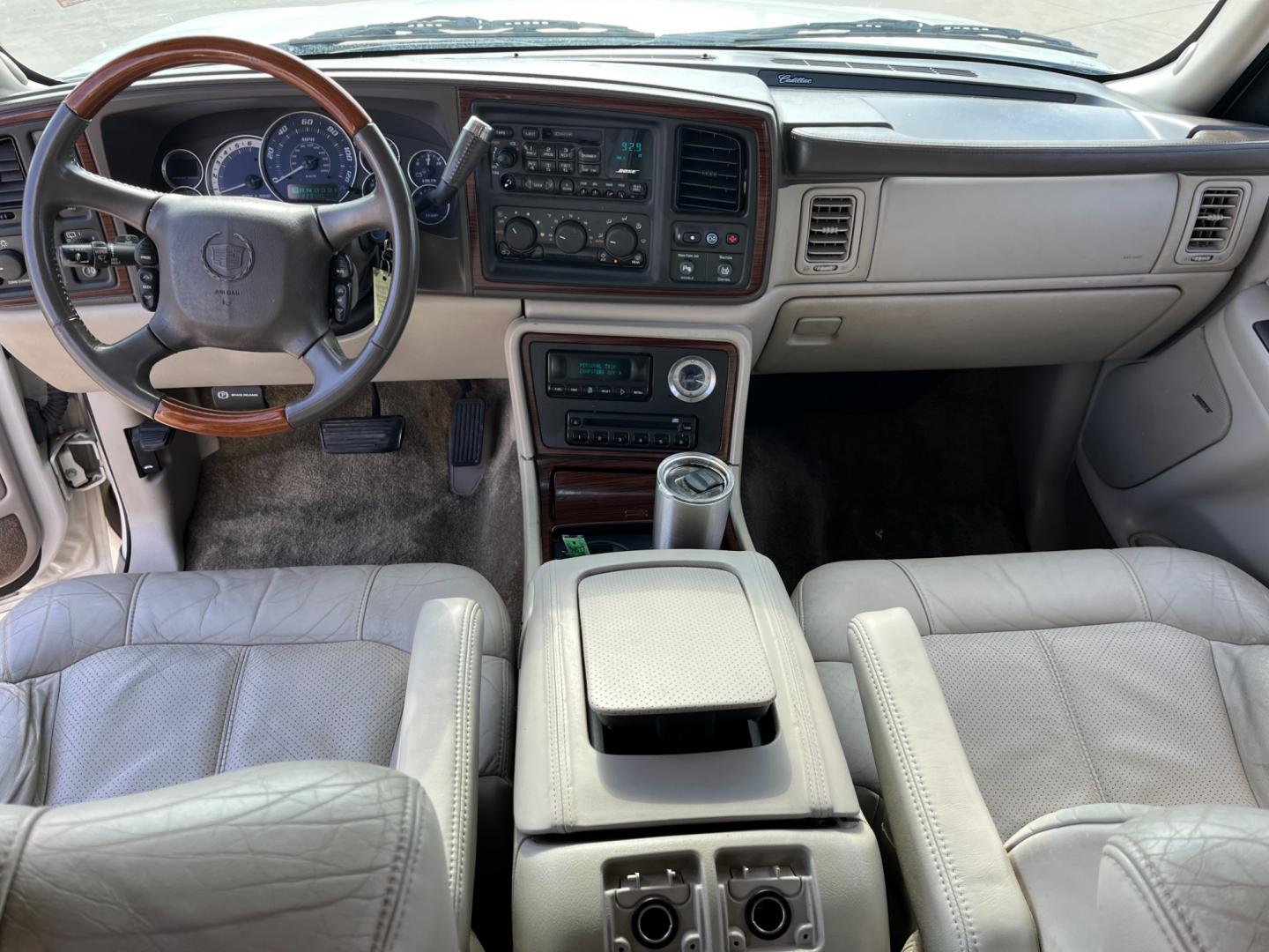 2002 white /TAN Cadillac Escalade 2WD (1GYEC63T62R) with an 5.3L V8 OHV 16V engine, 4-Speed Automatic Overdrive transmission, located at 14700 Tomball Parkway 249, Houston, TX, 77086, (281) 444-2200, 29.928619, -95.504074 - Photo#10